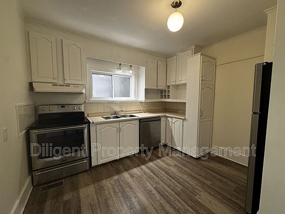 5th image of 636 Oxford St Unit 1