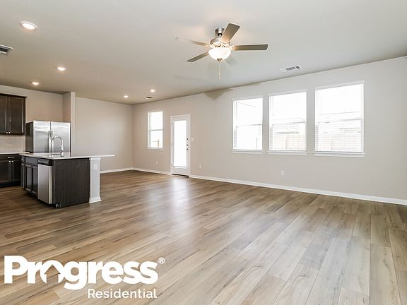 4th image of 204 Wild Spur Ln