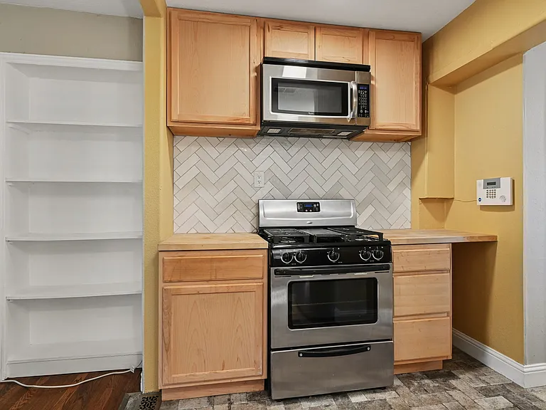 1054 Leyden St — Photo 10