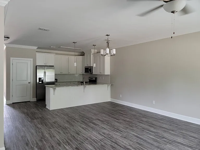 29 Commodore Pl — Photo 3