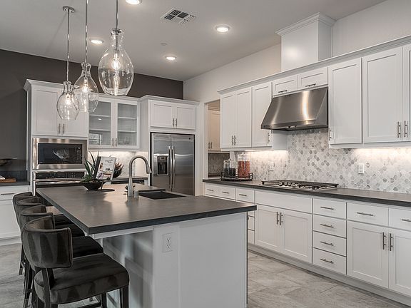 4th image of 419 W Warren Ct