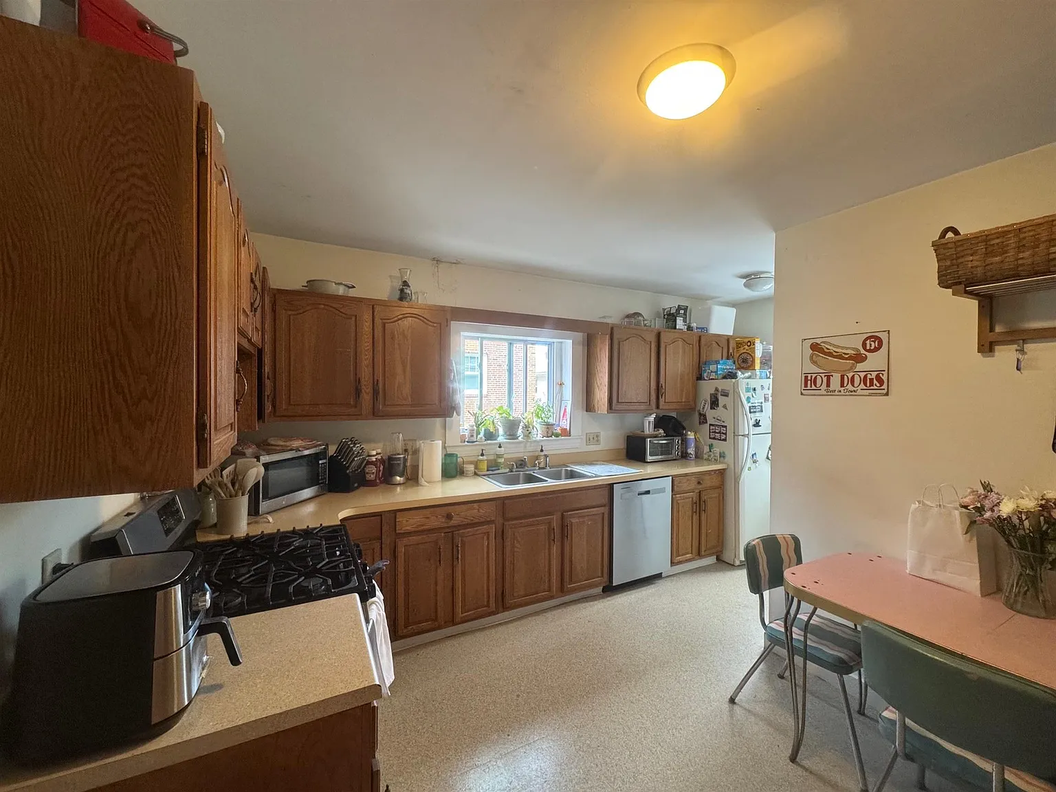 3 bed, 1100 sqft, $4,250 — Photo 2