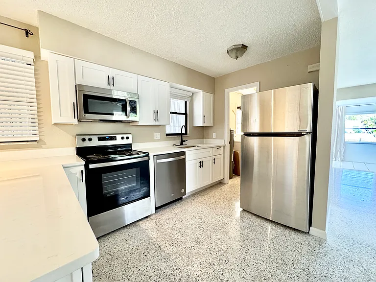 4335 Floramar Ter — Photo 3