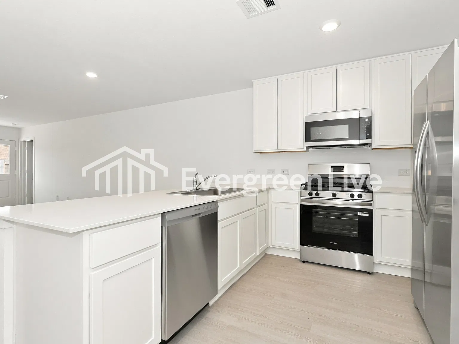 3 bed, 2.0 bath, 1409 sqft, $1,555 — Photo 4
