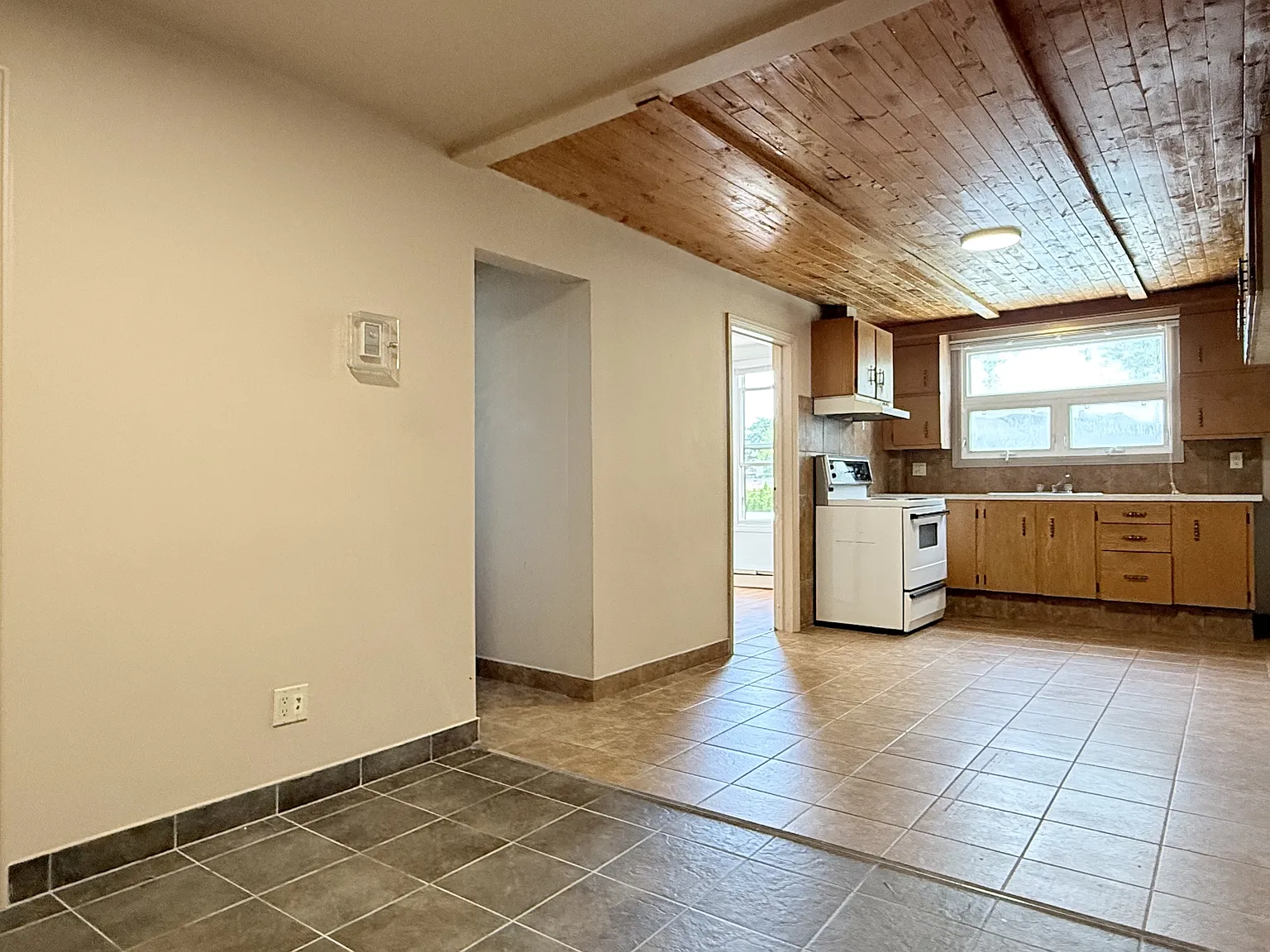 1101 Erie Street East — Photo 4