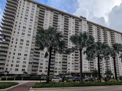 250 174th St APT 317, Sunny Isles Beach, FL, 33160