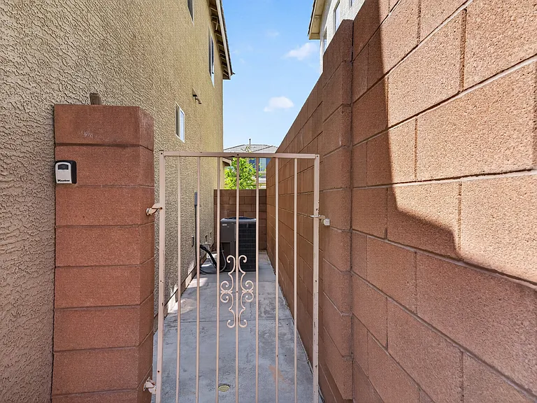 10648 Bandera Mountain Ln — Photo 48