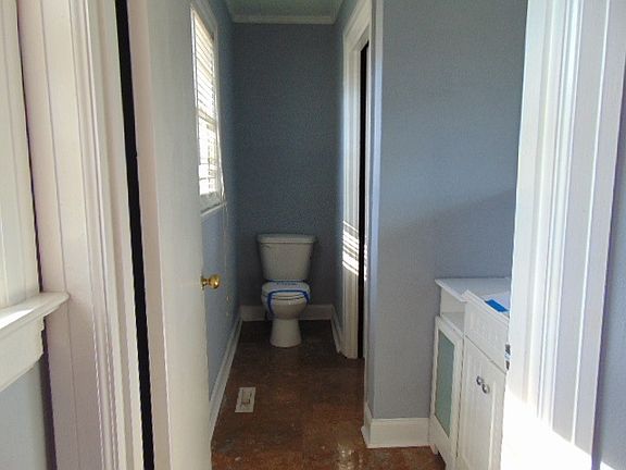 5th image of 927 Moody Dr