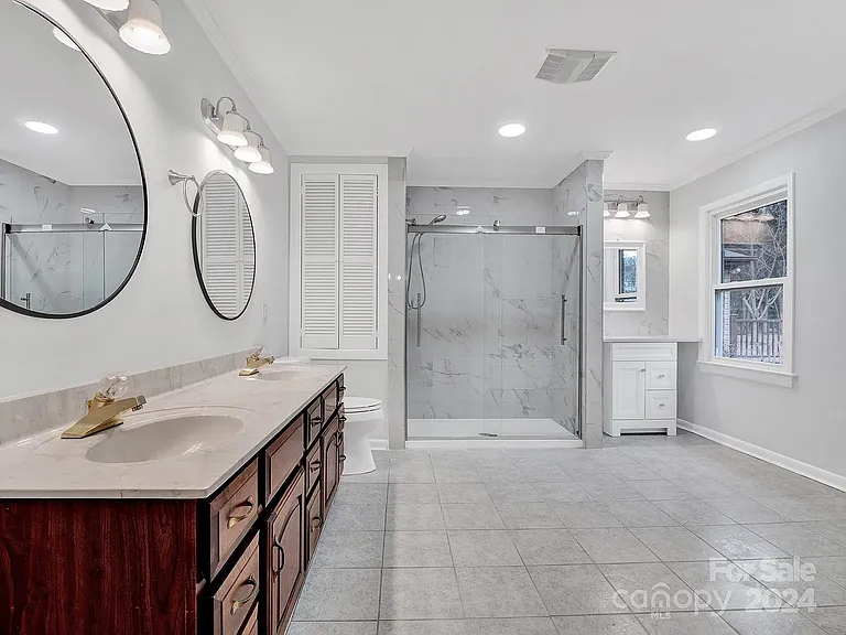 846 S Magnolia St — Photo 4