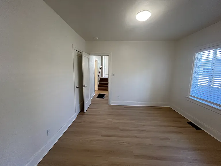 529 Stannage Ave — Photo 10