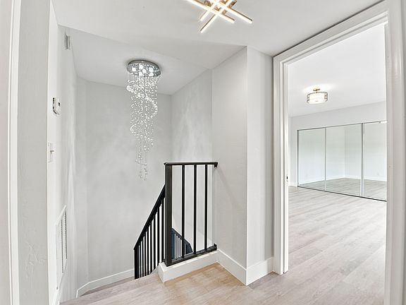 4th image of 2695 Albatross Rd N #100