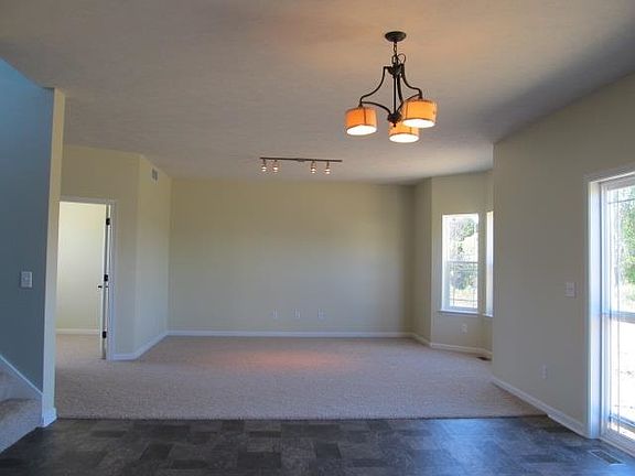 4th image of 10 Bentwood Dr