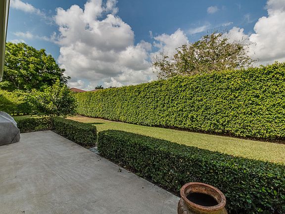 5th image of 2671 SW 23rd Cranbrook Dr