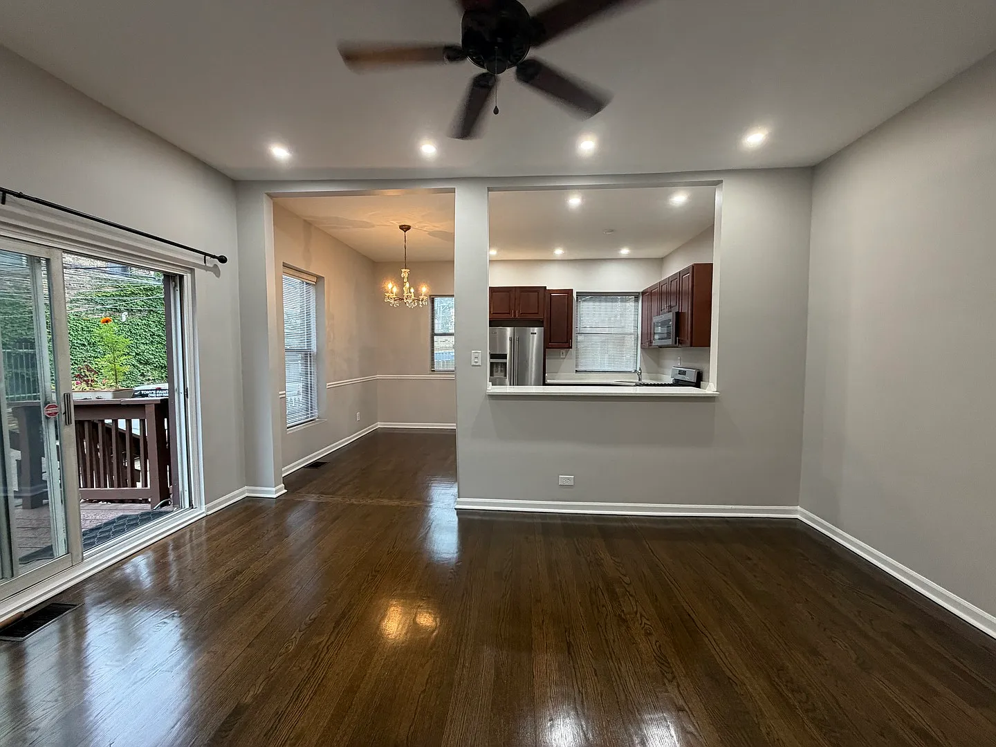 2 bed, 1.5 bath, 1500 sqft, $3,000 — Photo 2
