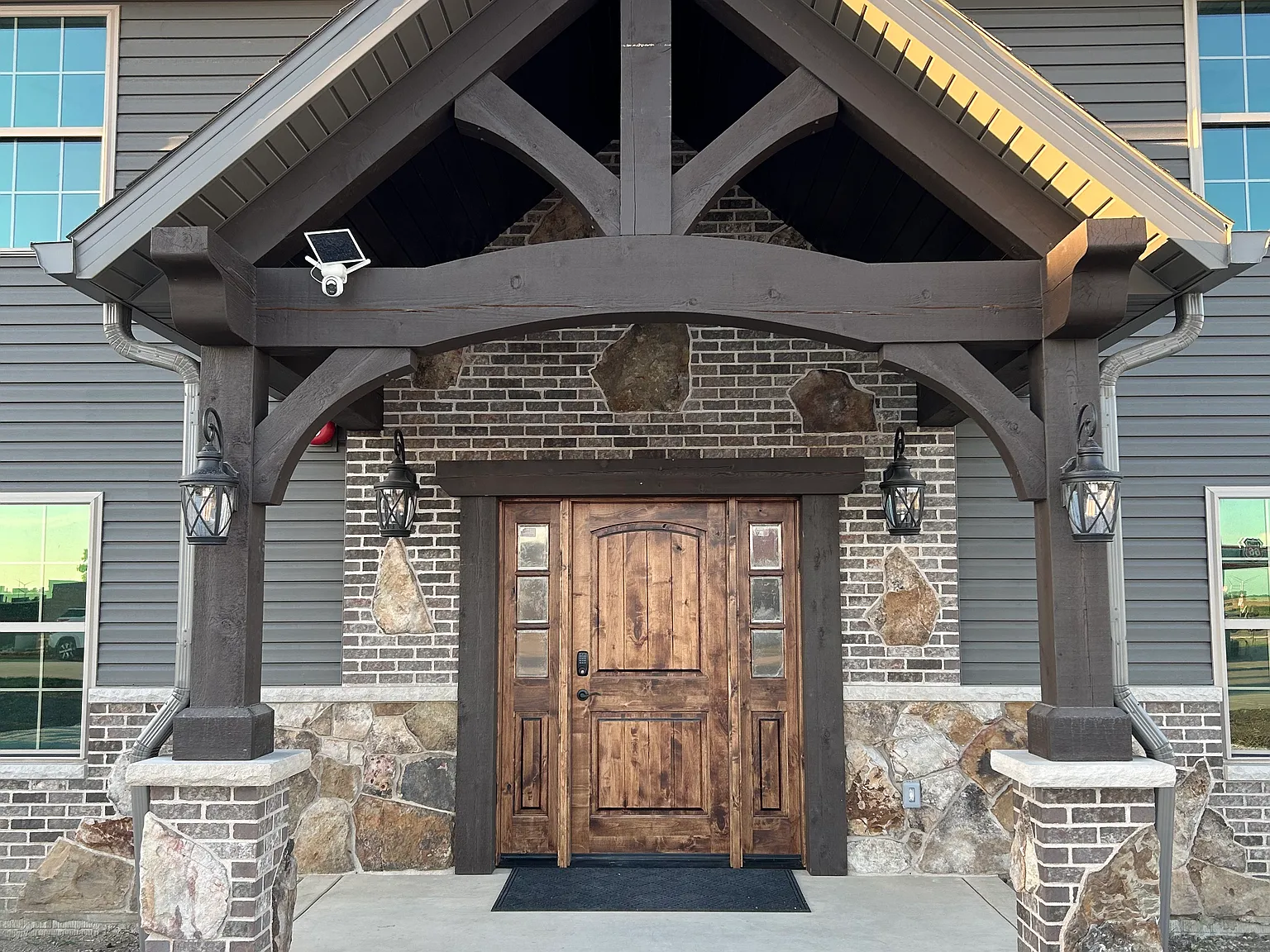 503 Hoselton Dr — Photo 2