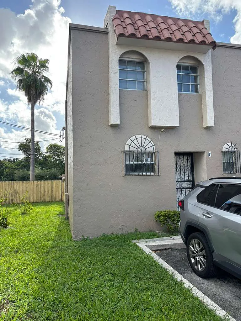 2 bed, 2.5 bath, 1260 sqft, $2,375 — Photo 1