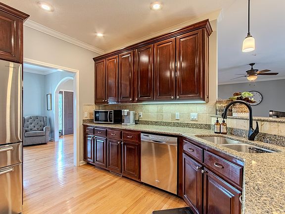 3rd image of 2705 Oak Grove Rd