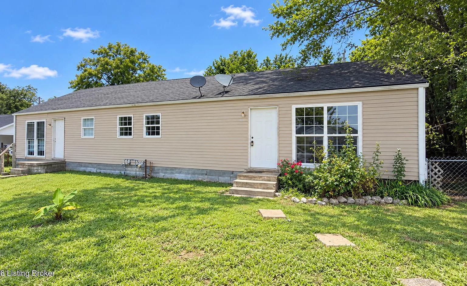 2 bed, 1.0 bath, 792 sqft, $800 — Photo 1
