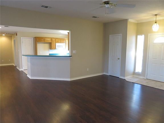 4th image of 112 Mohave Dr E