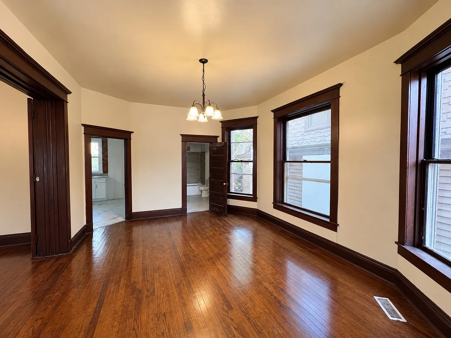 2 bed, 1200 sqft, $900 — Photo 1