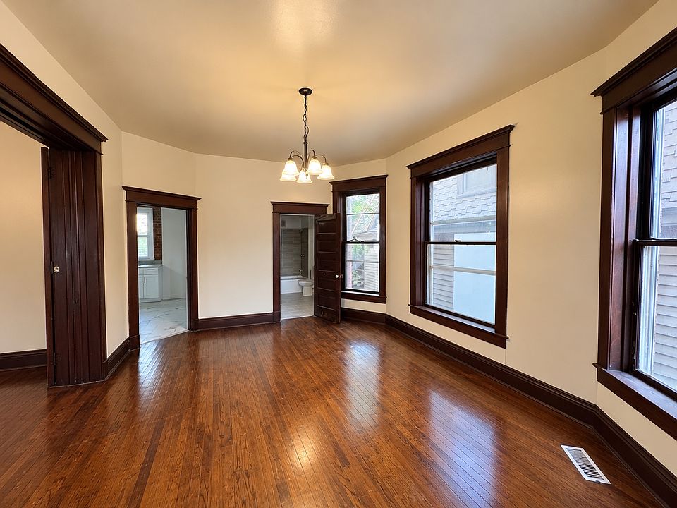 1st image of 816 Center St