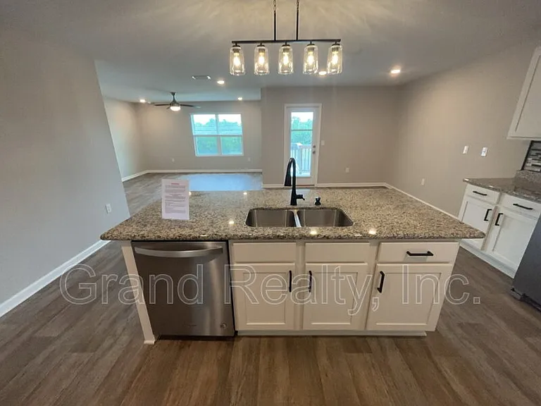 5583 Guinevere Ln — Photo 10