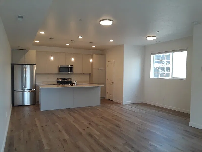 4 weeks rent free on select townhomes!! — Photo 1