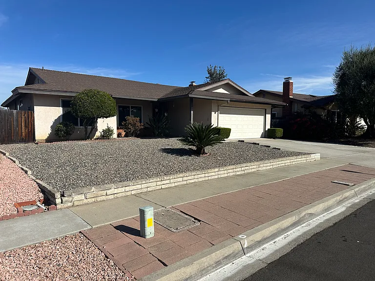 740 Highland St — Photo 2