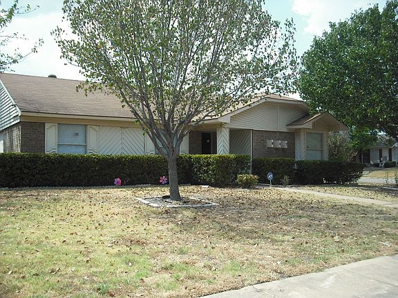 5th image of 947 Woodgreen Dr