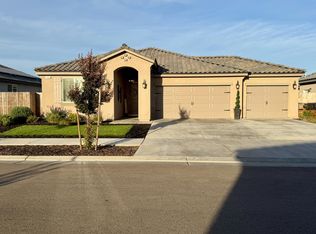 182 N Almond Ave, Kerman, CA 93630