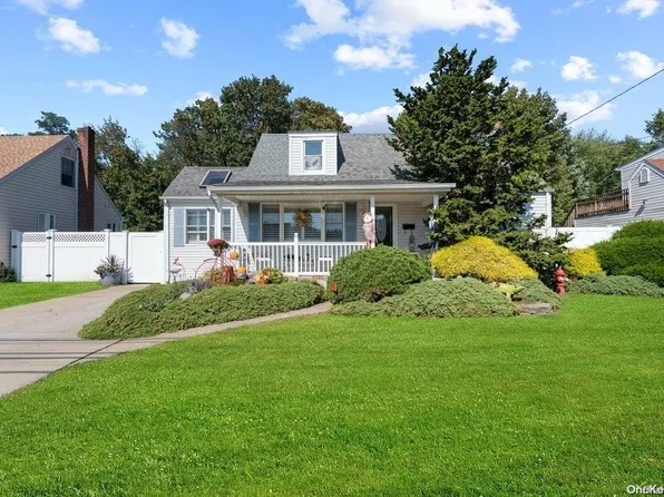 453 18th Street, West Babylon, NY 11704