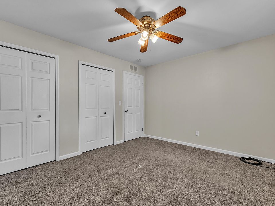 24533 Grove Ave, photo 22