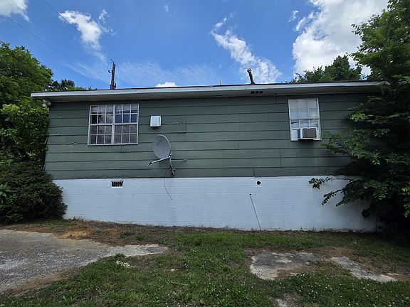 3rd image of 4317 Meridith St N