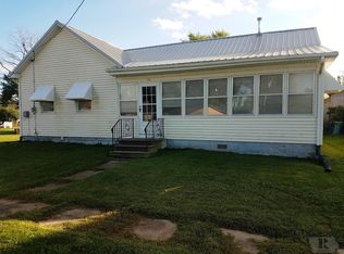 102 W Walnut St, Eldon, IA 52554