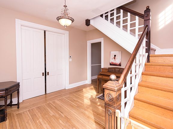 4th image of 310 Worthington Ave