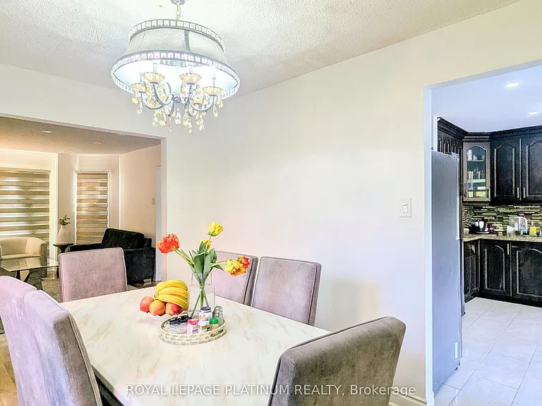 4 Gervais Dr — Photo 7