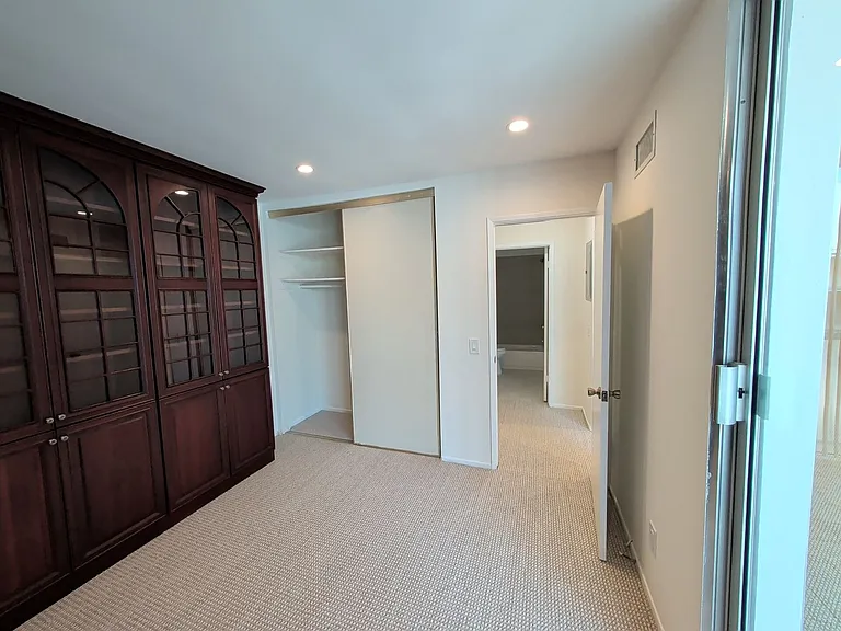 415 Montana Ave — Photo 26