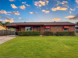 1409 N 26th St, Van Buren, AR 72956