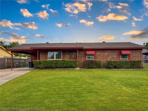 1409 N 26th St, Van Buren, AR 72956
