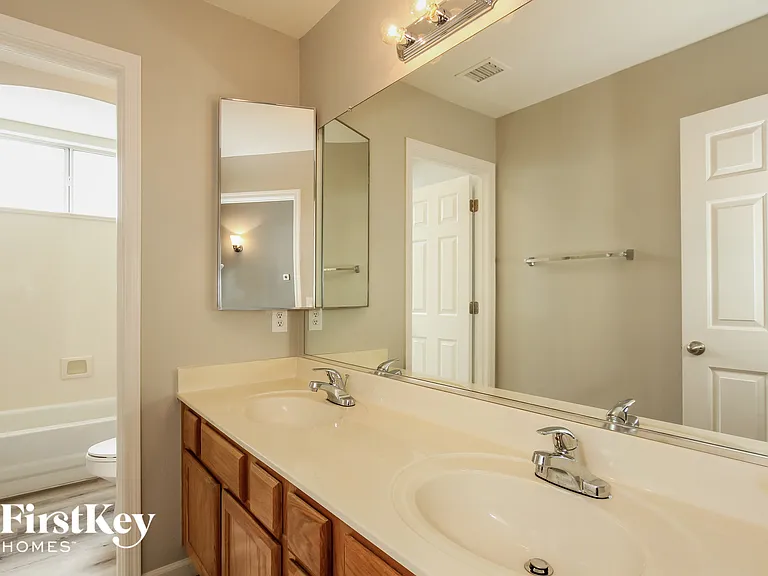 3949 N 111th Dr — Photo 13