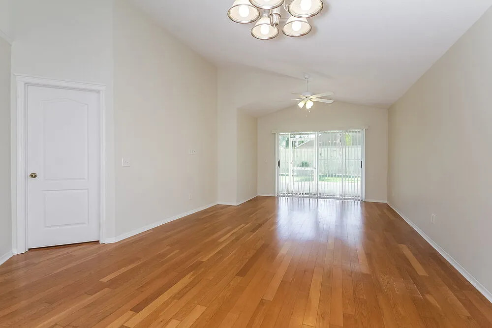 3 bed, 2.0 bath, 1321 sqft, $3,510 — Photo 2