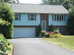 1076 Valley Rd, New Castle, PA 16105