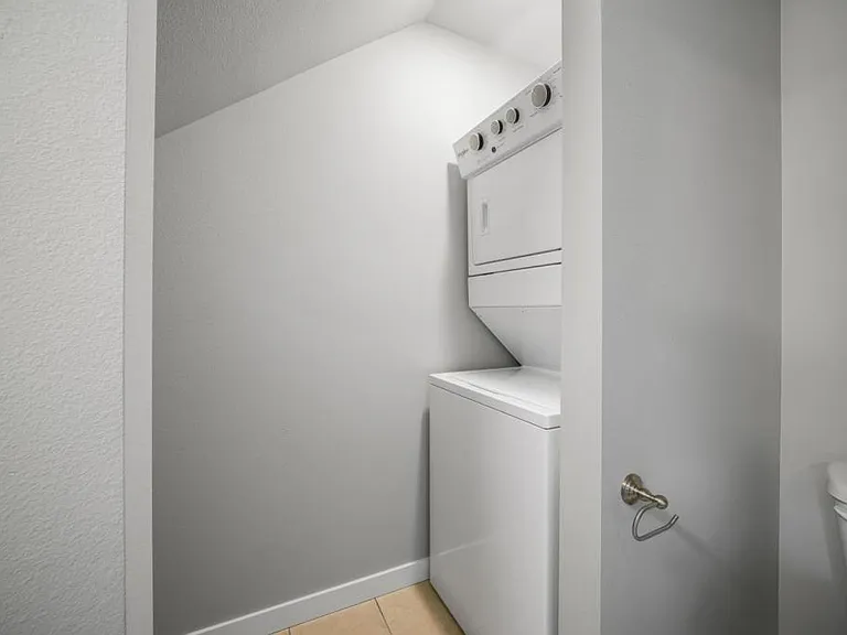 352 NE Evergreen Ct #16 — Photo 7