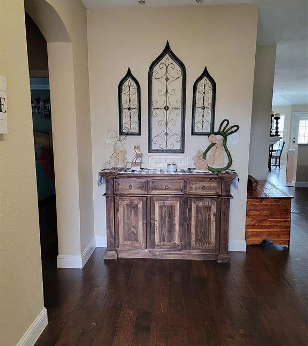 3001 Eastwood Dr — Photo 2