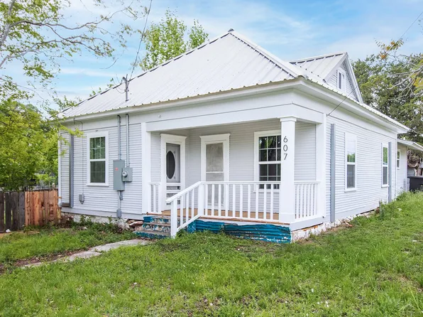 607 W 6th St, Brady, TX 76825