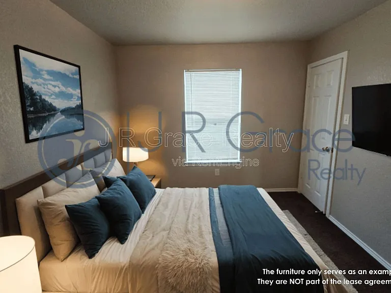 1306 Dugger Cir — Photo 4