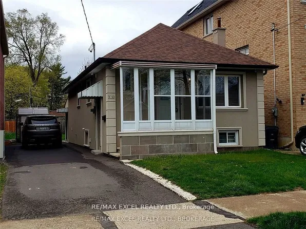 416 Rimilton Ave, Toronto, ON M8W 2G3