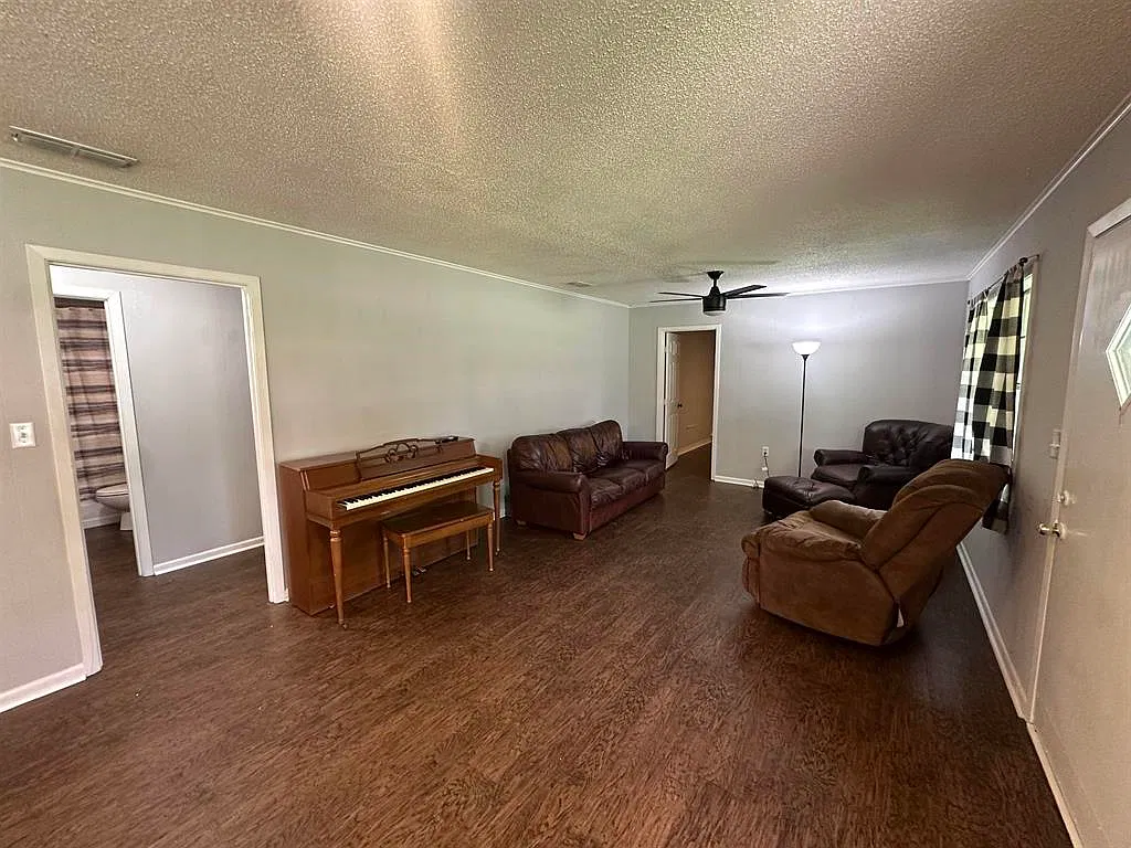 3 bed, 2.0 bath, $1,500 — Photo 4