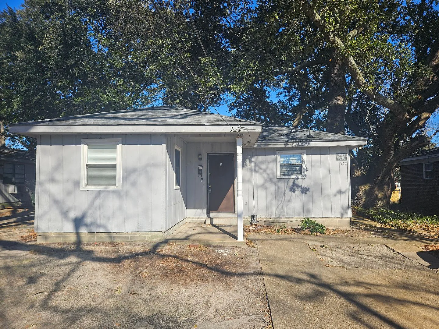 d1132v — Photo 1