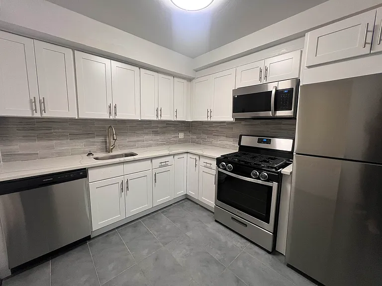 69-73 185th St #2 — Photo 3